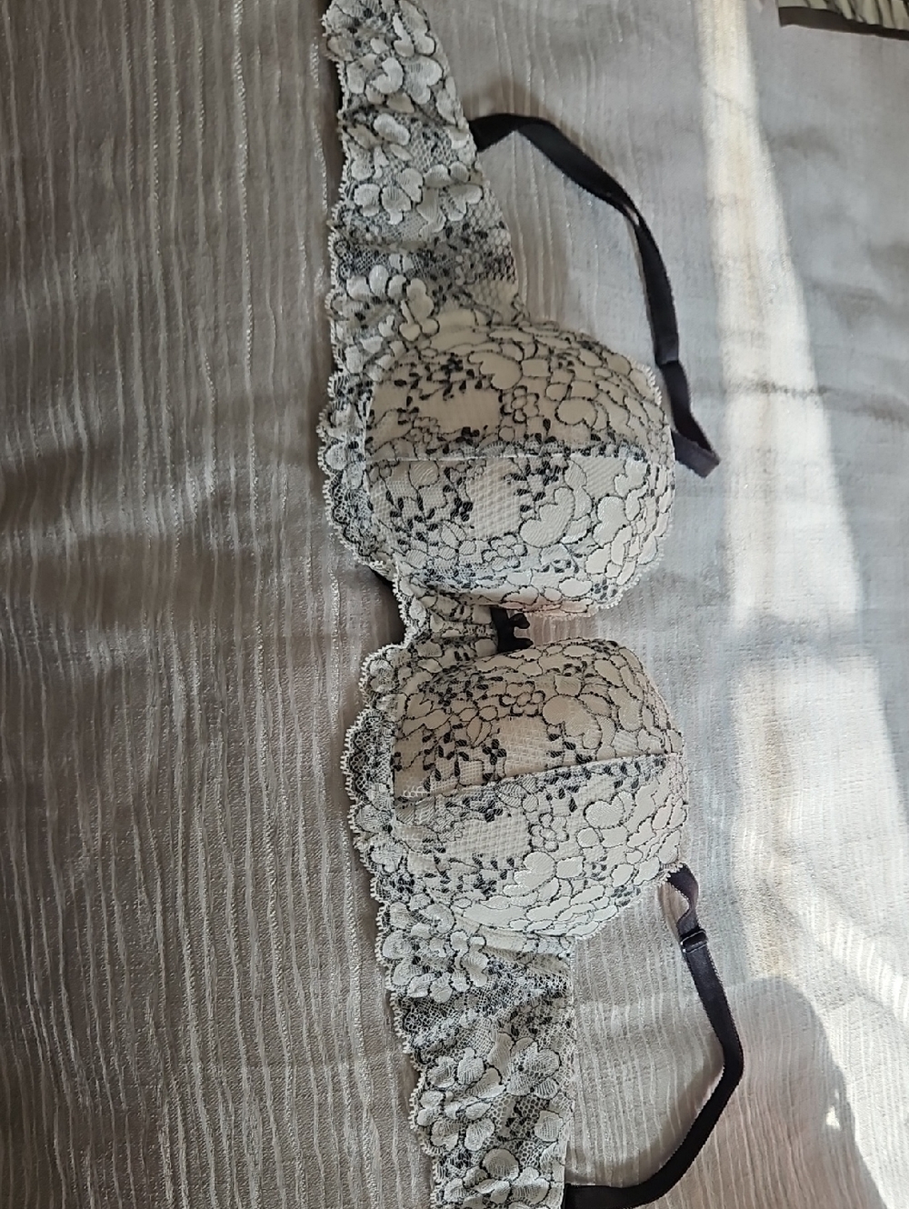Victoria's Secret Cream Bra with Black Floral Lace DREAM ANGELS STRAPLESS